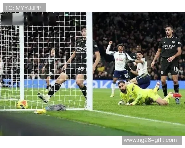 足总杯曼联大胜那不勒斯六球狂潮帽子戏法引发争议判罚热议